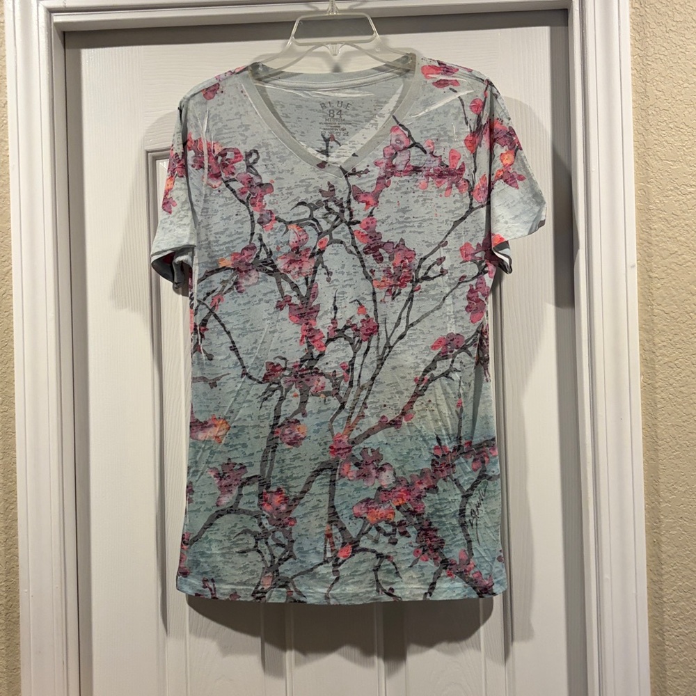 Blue 84 Pink and gray Floral V-Neck Tee M like new - Picture 1 of 5